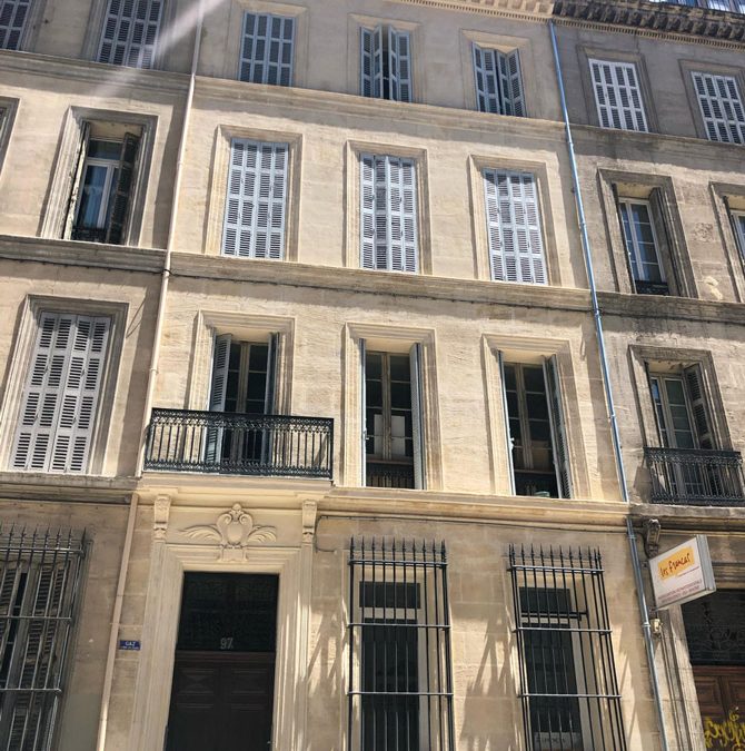 Traitement de façade en pierre en centre ville de Marseille