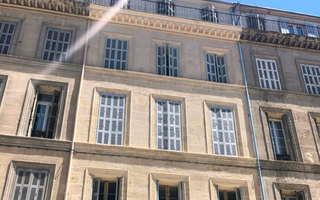Traitement de façade en pierre en centre ville de Marseille